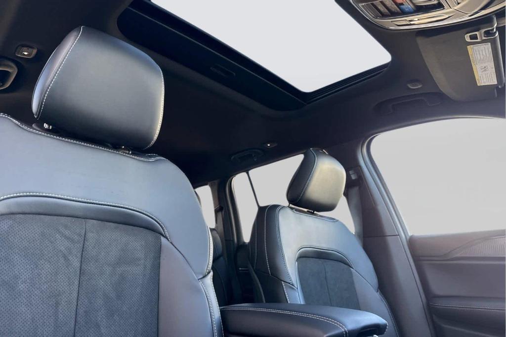 new 2025 Jeep Grand Cherokee car, priced at $43,747