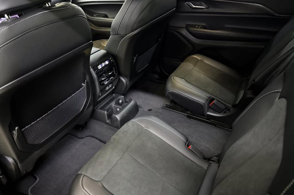new 2025 Jeep Grand Cherokee L car, priced at $41,370