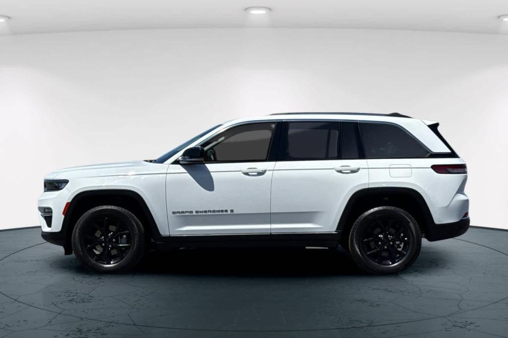 used 2022 Jeep Grand Cherokee car, priced at $32,997