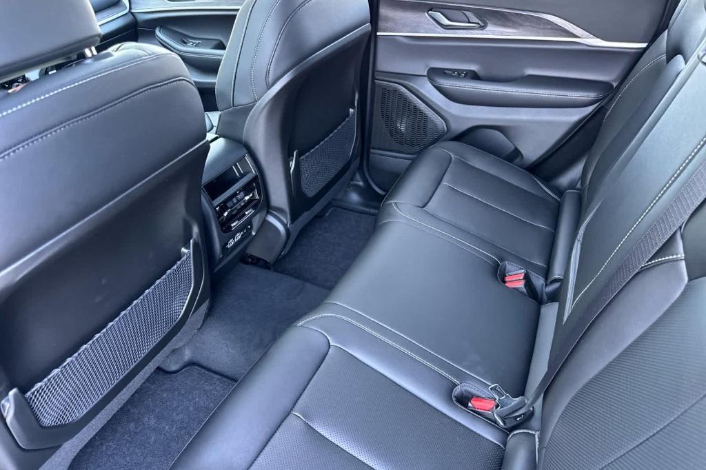 new 2025 Jeep Grand Cherokee car, priced at $48,248