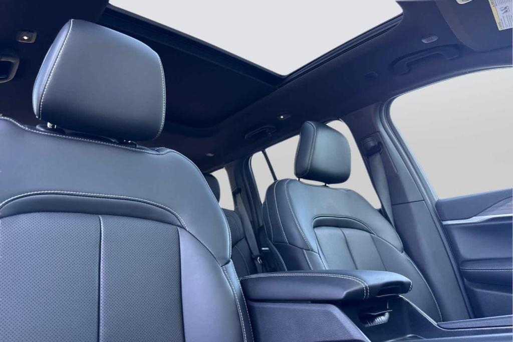 new 2025 Jeep Grand Cherokee car, priced at $48,248