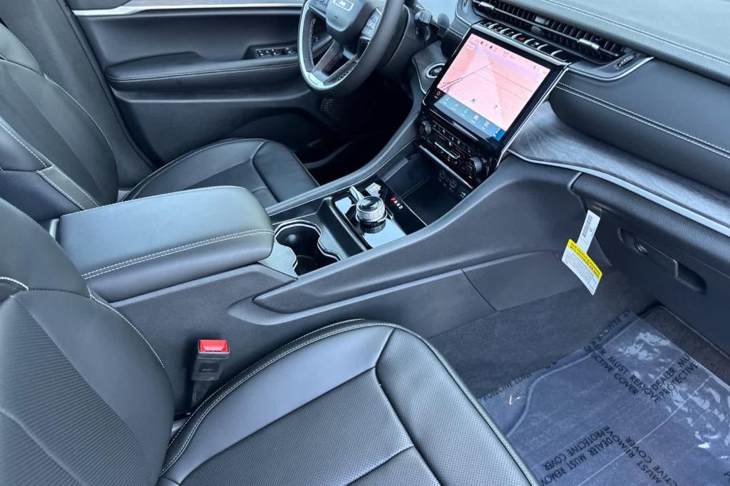 new 2025 Jeep Grand Cherokee car, priced at $48,248