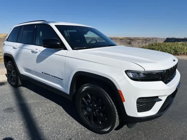 new 2025 Jeep Grand Cherokee car, priced at $42,799