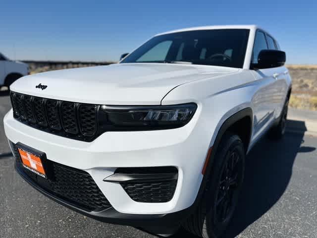 new 2025 Jeep Grand Cherokee car, priced at $42,799