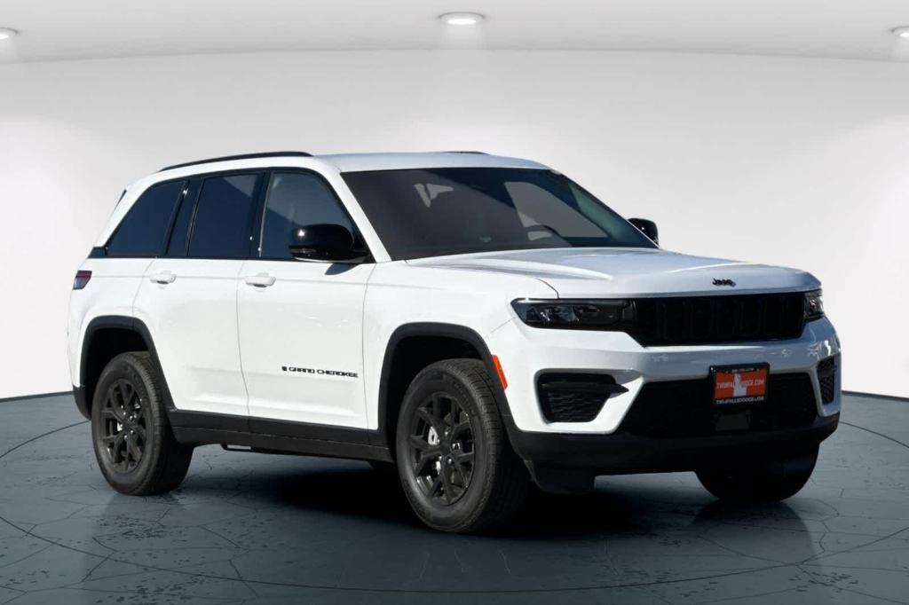 new 2025 Jeep Grand Cherokee car, priced at $41,930