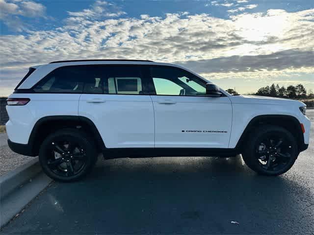 new 2025 Jeep Grand Cherokee car, priced at $50,722