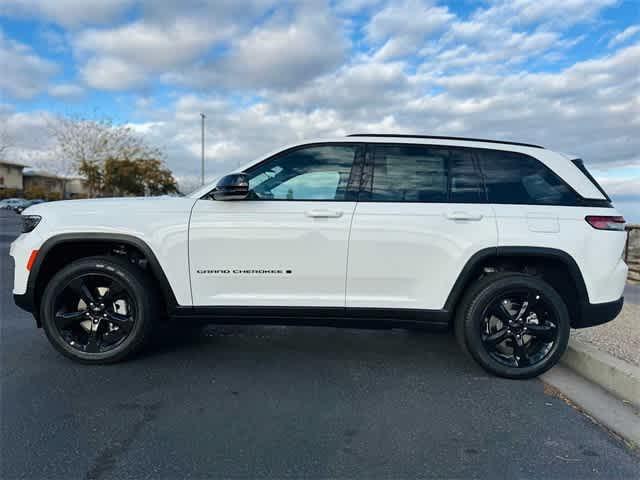 new 2025 Jeep Grand Cherokee car, priced at $50,722