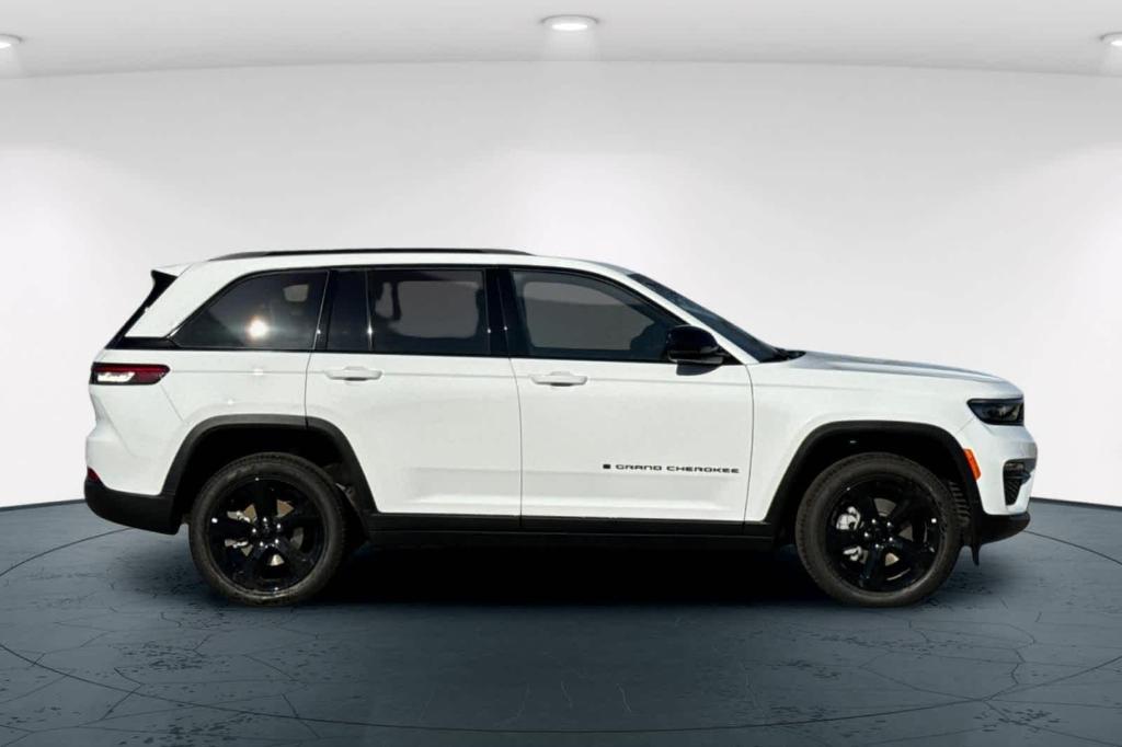 new 2025 Jeep Grand Cherokee car, priced at $50,722