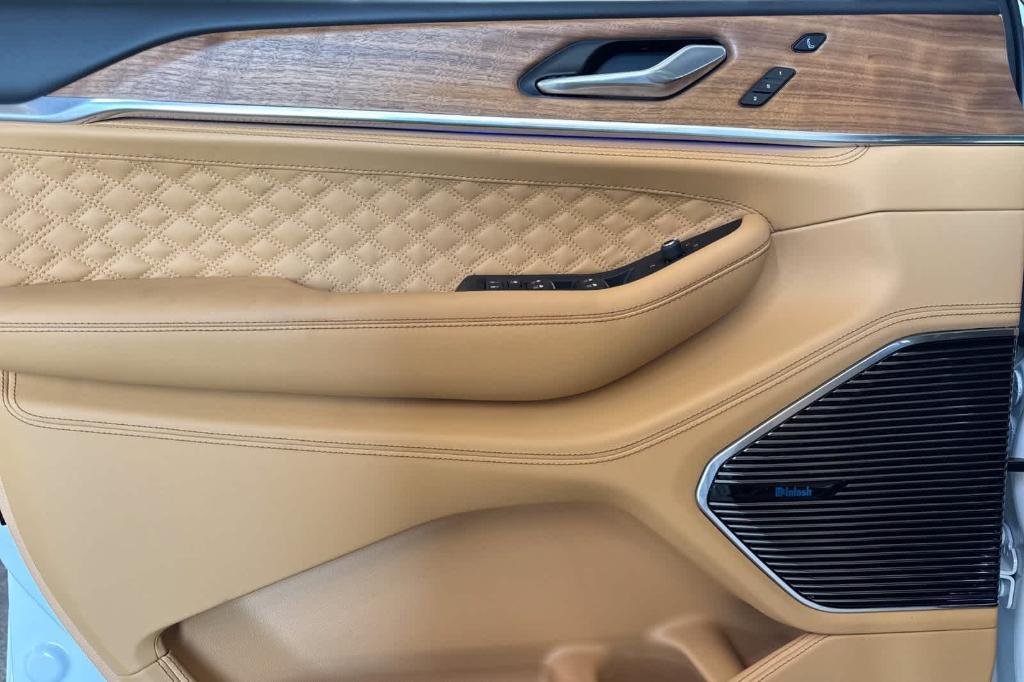 new 2025 Jeep Grand Cherokee car, priced at $63,247