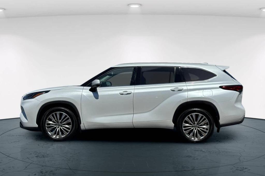 used 2022 Toyota Highlander car, priced at $44,497