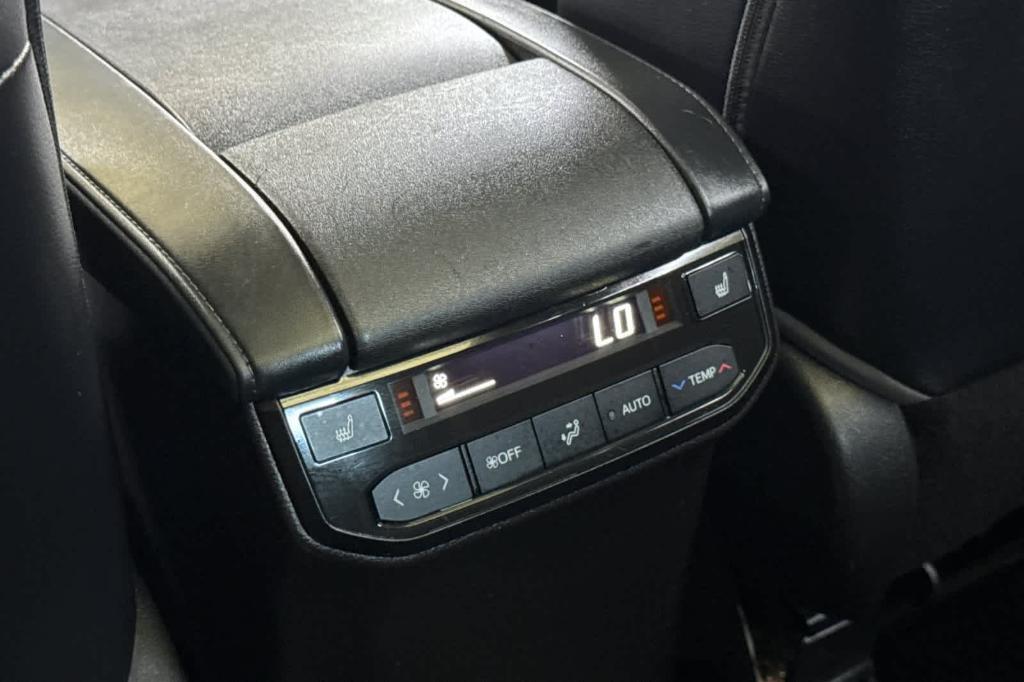 used 2022 Toyota Highlander car, priced at $44,497