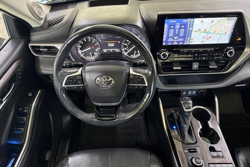 used 2022 Toyota Highlander car, priced at $44,497