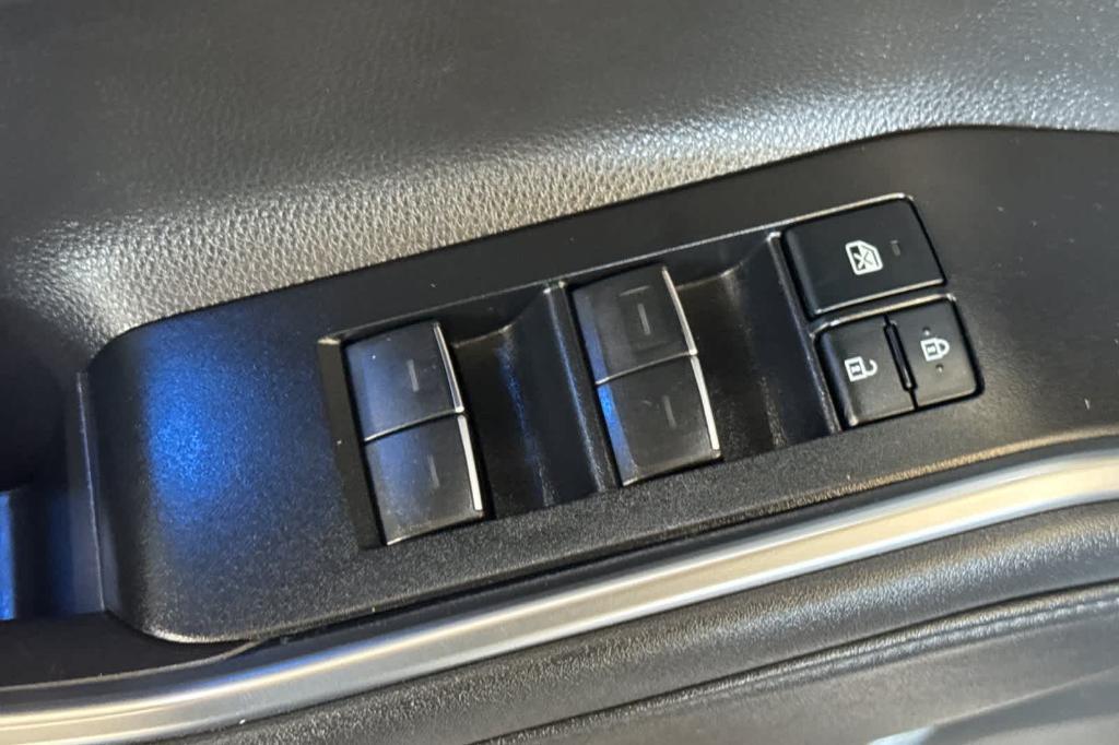 used 2022 Toyota Highlander car, priced at $44,497