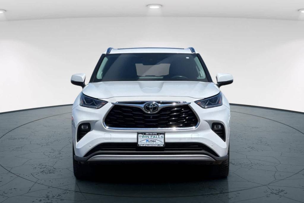 used 2022 Toyota Highlander car, priced at $44,497