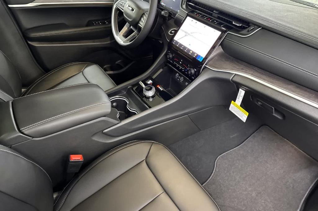 new 2025 Jeep Grand Cherokee car, priced at $46,616