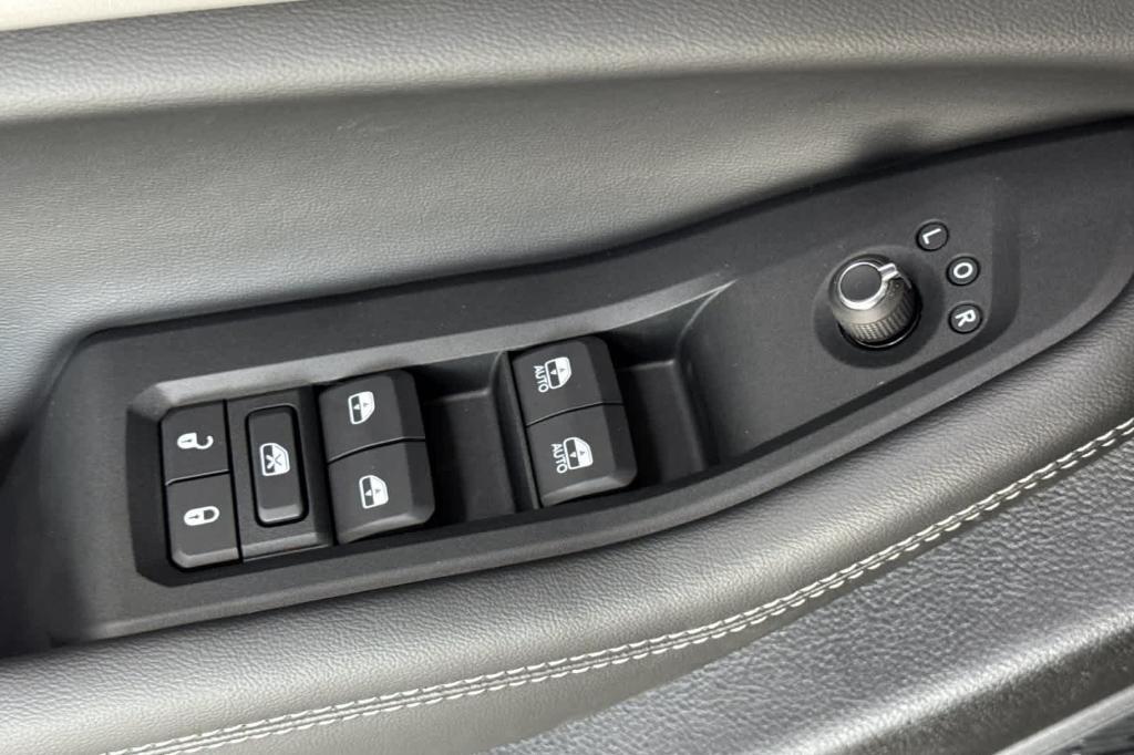 new 2025 Jeep Grand Cherokee car, priced at $46,616