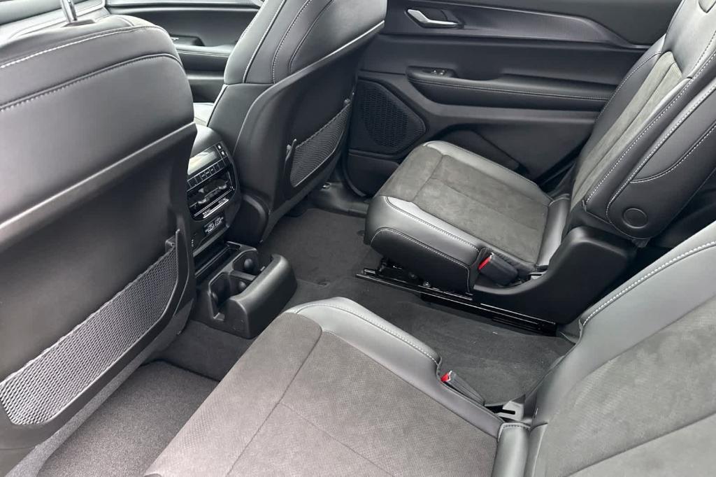 new 2025 Jeep Grand Cherokee L car, priced at $45,275