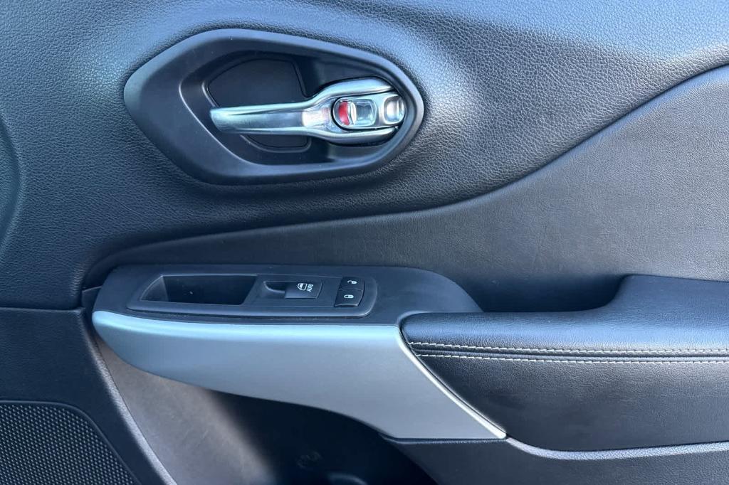 used 2018 Jeep Cherokee car, priced at $14,697