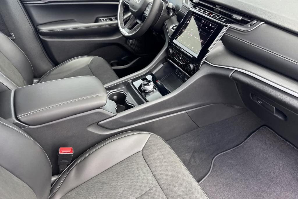 new 2025 Jeep Grand Cherokee L car, priced at $46,870