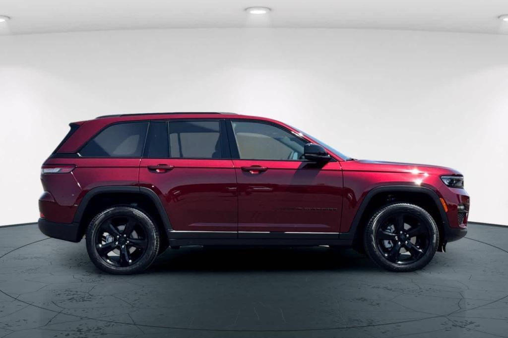 new 2025 Jeep Grand Cherokee car, priced at $45,230