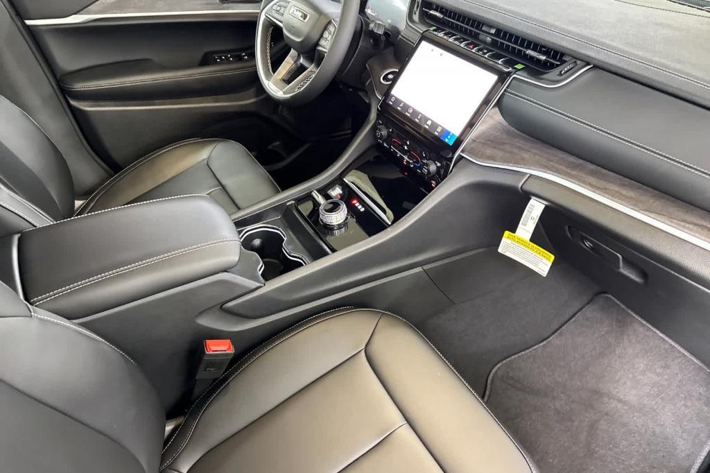 new 2025 Jeep Grand Cherokee car, priced at $52,730