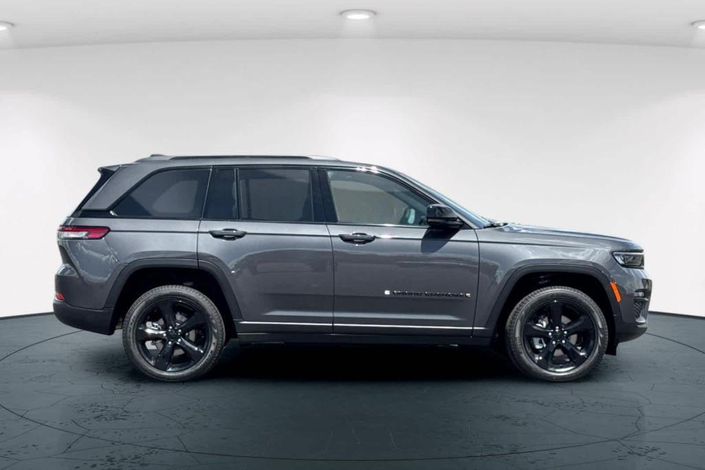 new 2025 Jeep Grand Cherokee car, priced at $52,730