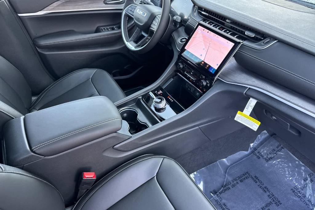 new 2025 Jeep Grand Cherokee car, priced at $45,341