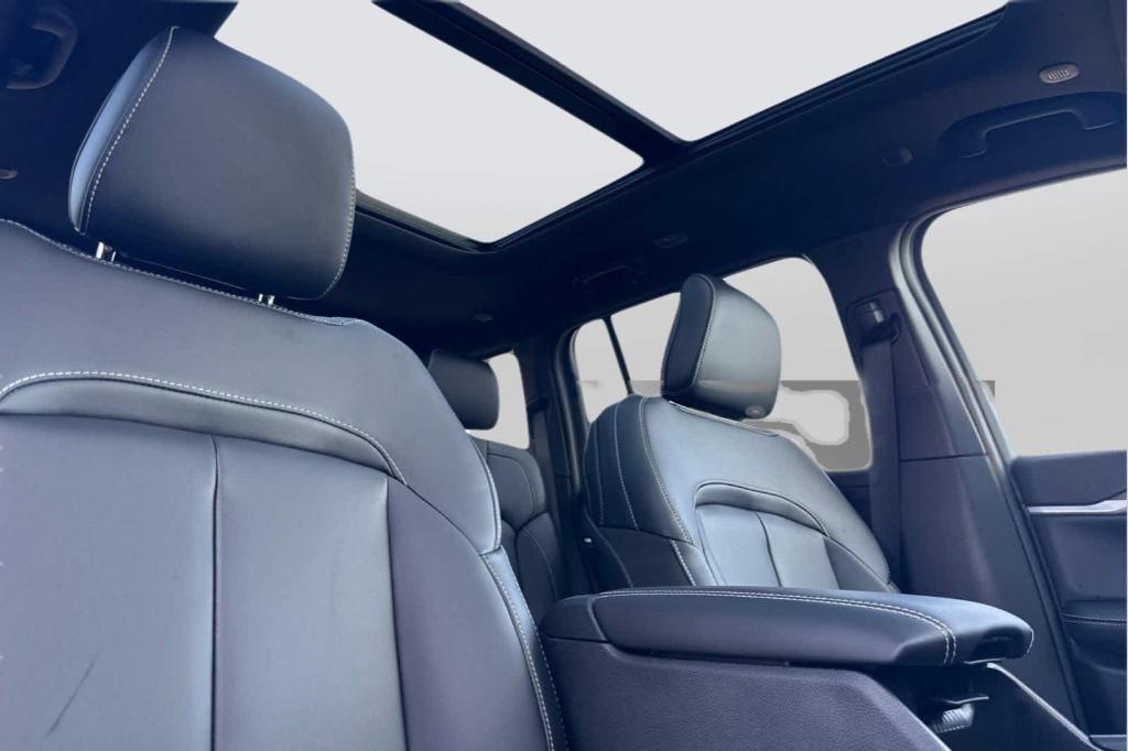 new 2025 Jeep Grand Cherokee car, priced at $42,980