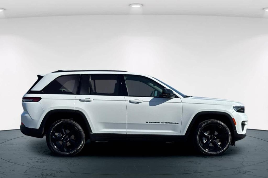 new 2025 Jeep Grand Cherokee car, priced at $47,333