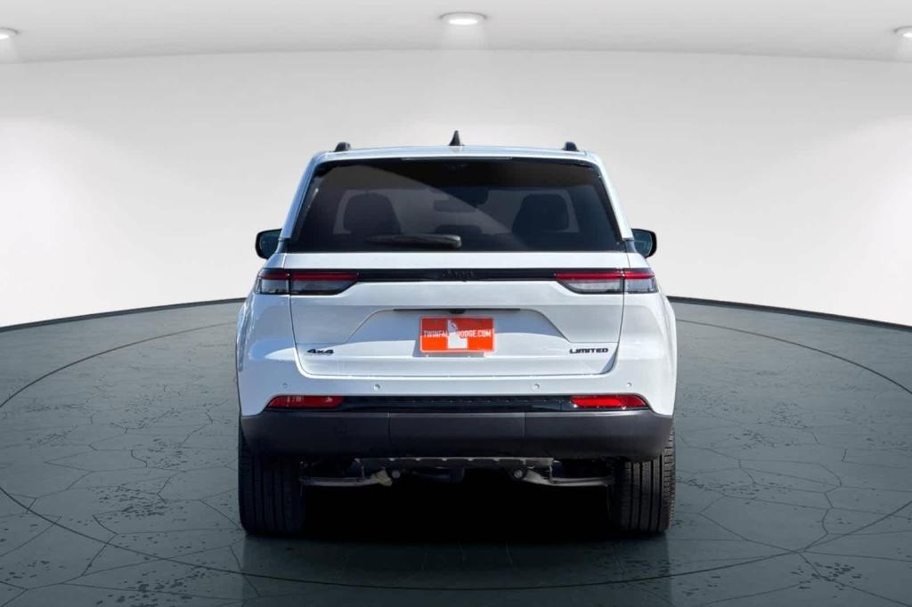 new 2025 Jeep Grand Cherokee car, priced at $47,333