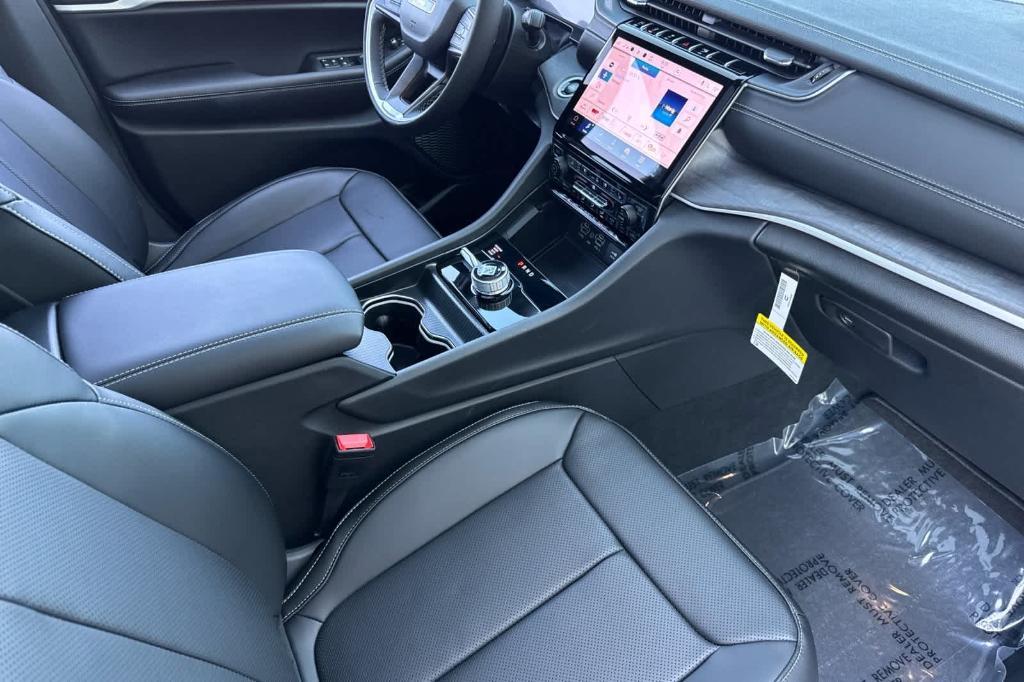 new 2025 Jeep Grand Cherokee car, priced at $47,333