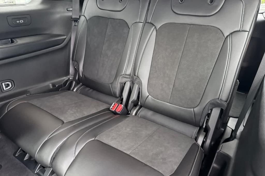 new 2025 Jeep Grand Cherokee L car, priced at $45,370