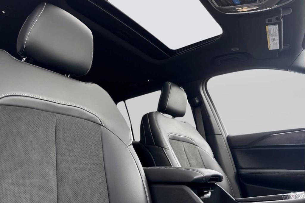 new 2025 Jeep Grand Cherokee L car, priced at $45,370