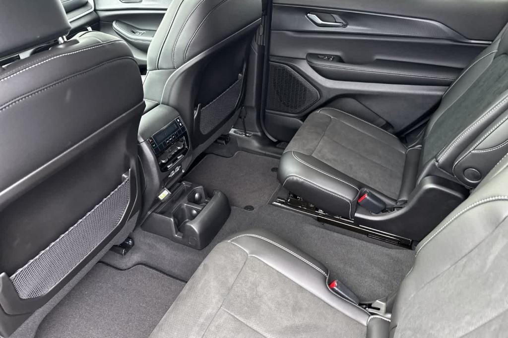 new 2025 Jeep Grand Cherokee L car, priced at $45,370
