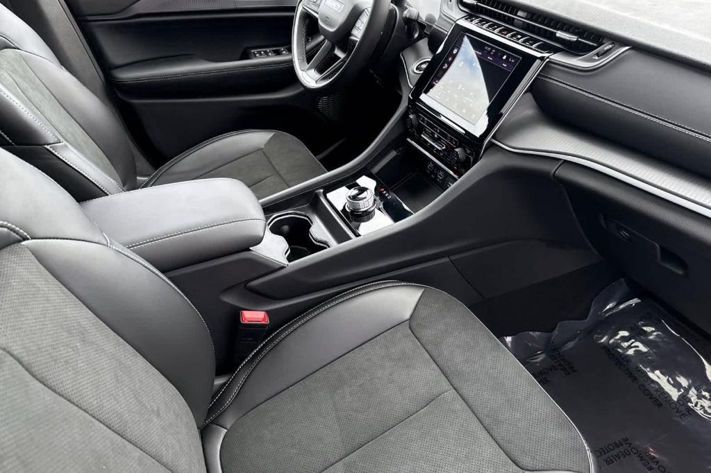 new 2025 Jeep Grand Cherokee L car, priced at $45,370