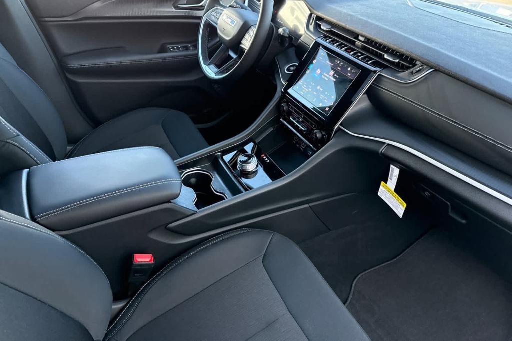 new 2025 Jeep Grand Cherokee car, priced at $39,747