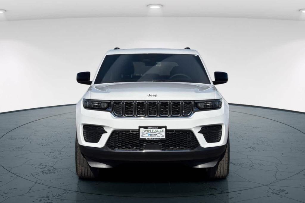new 2025 Jeep Grand Cherokee car, priced at $39,747
