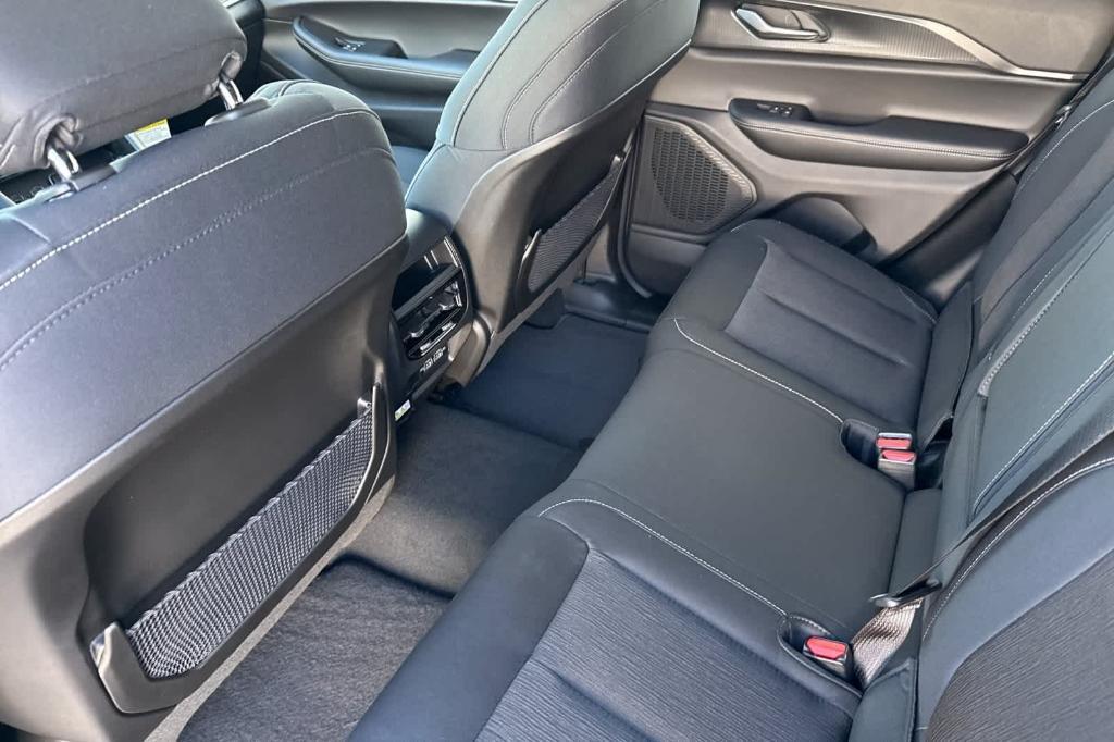 new 2025 Jeep Grand Cherokee car, priced at $39,747