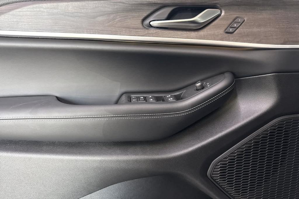 new 2025 Jeep Grand Cherokee car, priced at $42,980