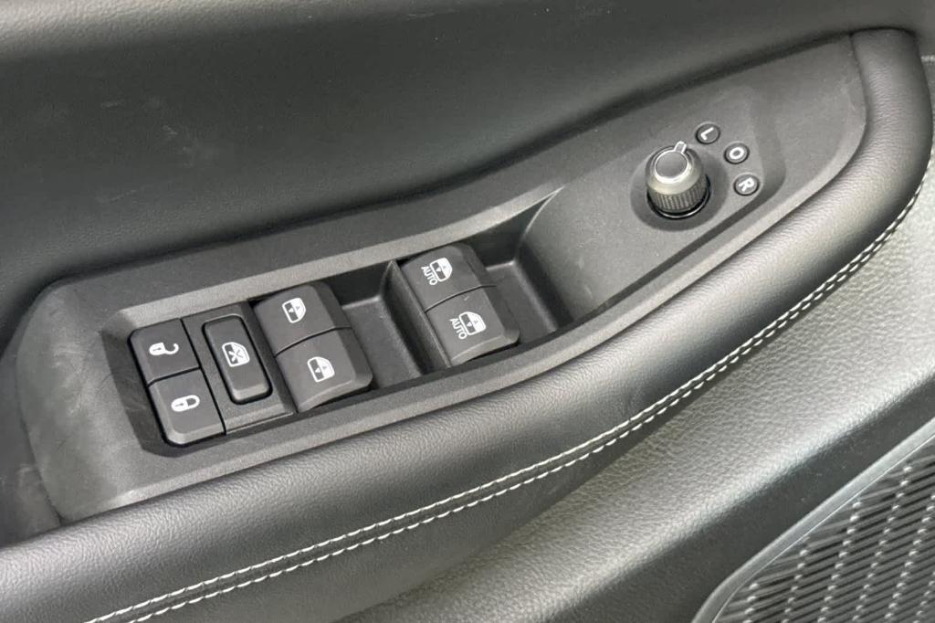 new 2025 Jeep Grand Cherokee car, priced at $42,980