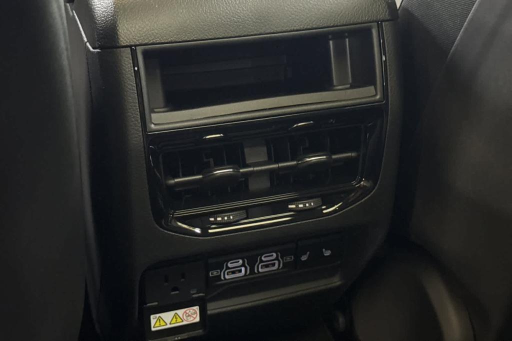 new 2025 Jeep Grand Cherokee car, priced at $42,980