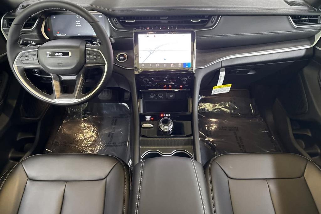new 2025 Jeep Grand Cherokee car, priced at $42,980