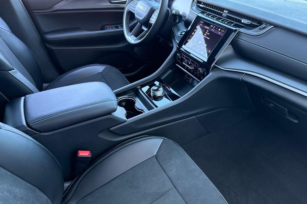 new 2025 Jeep Grand Cherokee L car, priced at $43,870