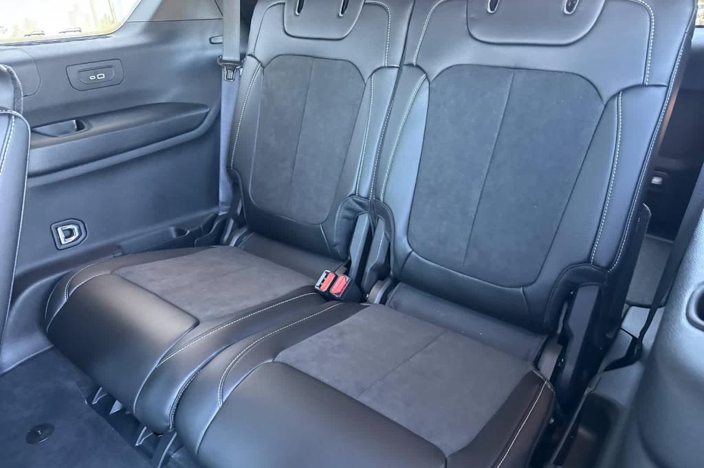 new 2025 Jeep Grand Cherokee L car, priced at $43,870