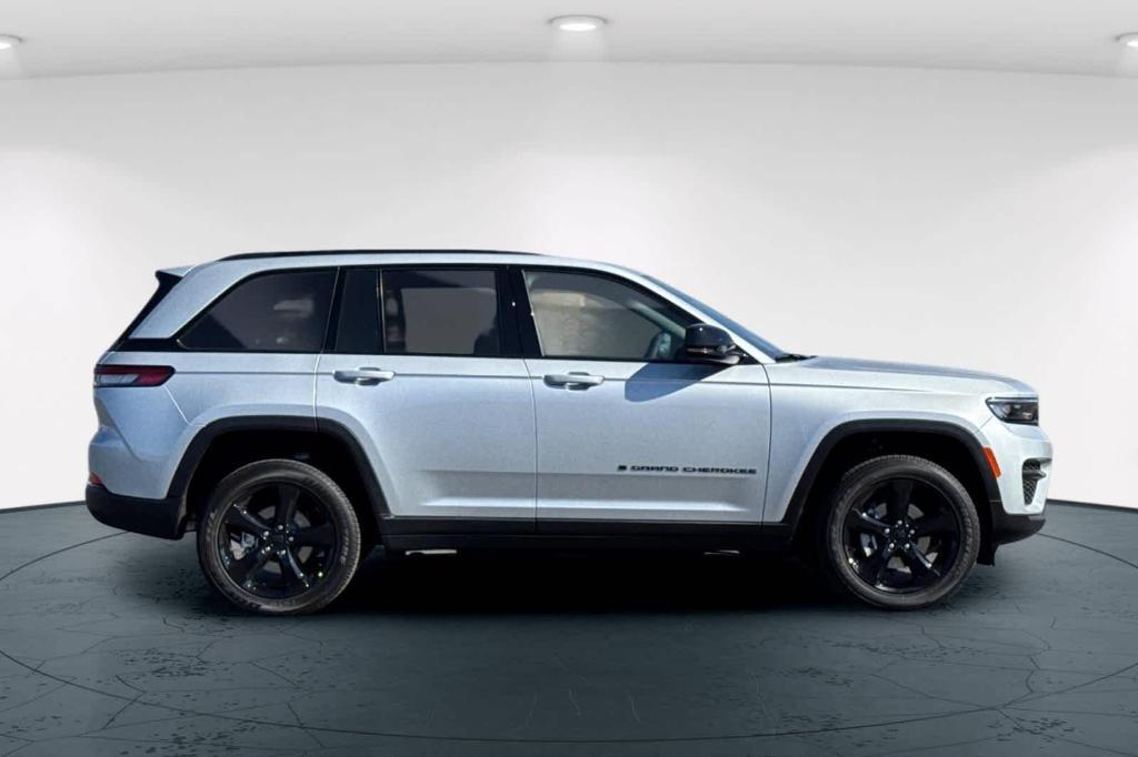 new 2025 Jeep Grand Cherokee car, priced at $42,458