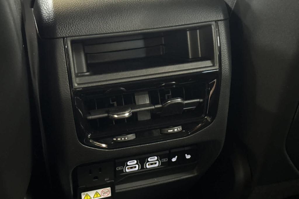 new 2025 Jeep Grand Cherokee car, priced at $44,747