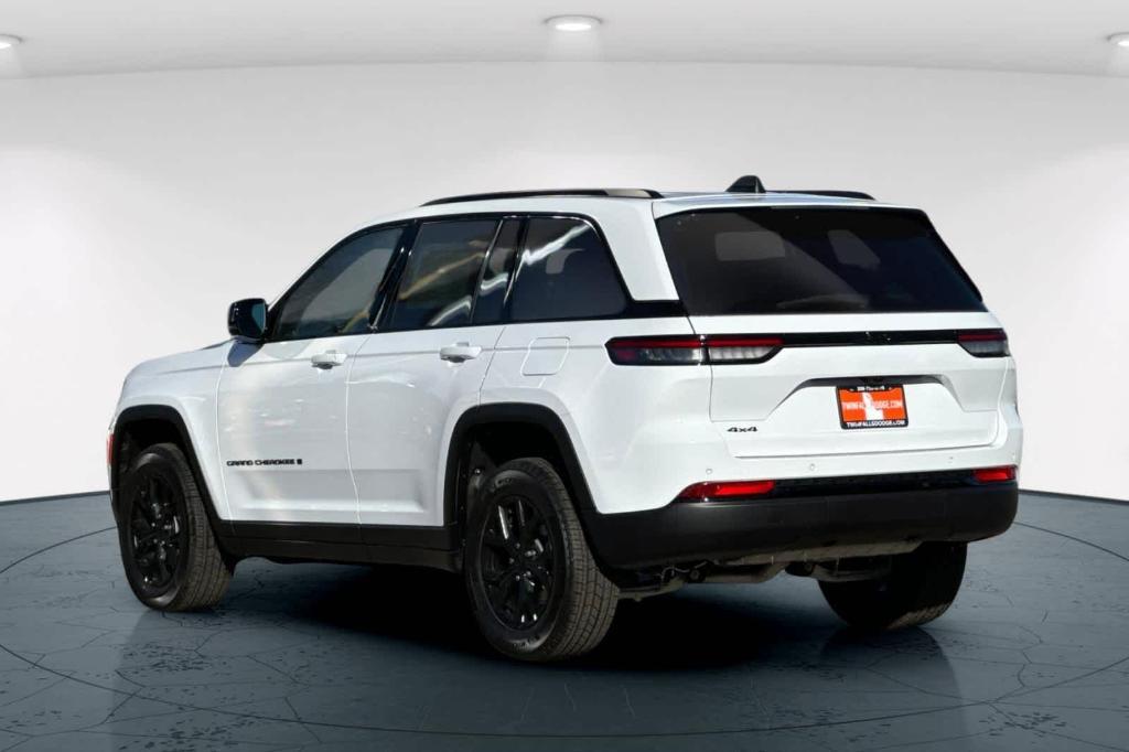 new 2025 Jeep Grand Cherokee car, priced at $41,930