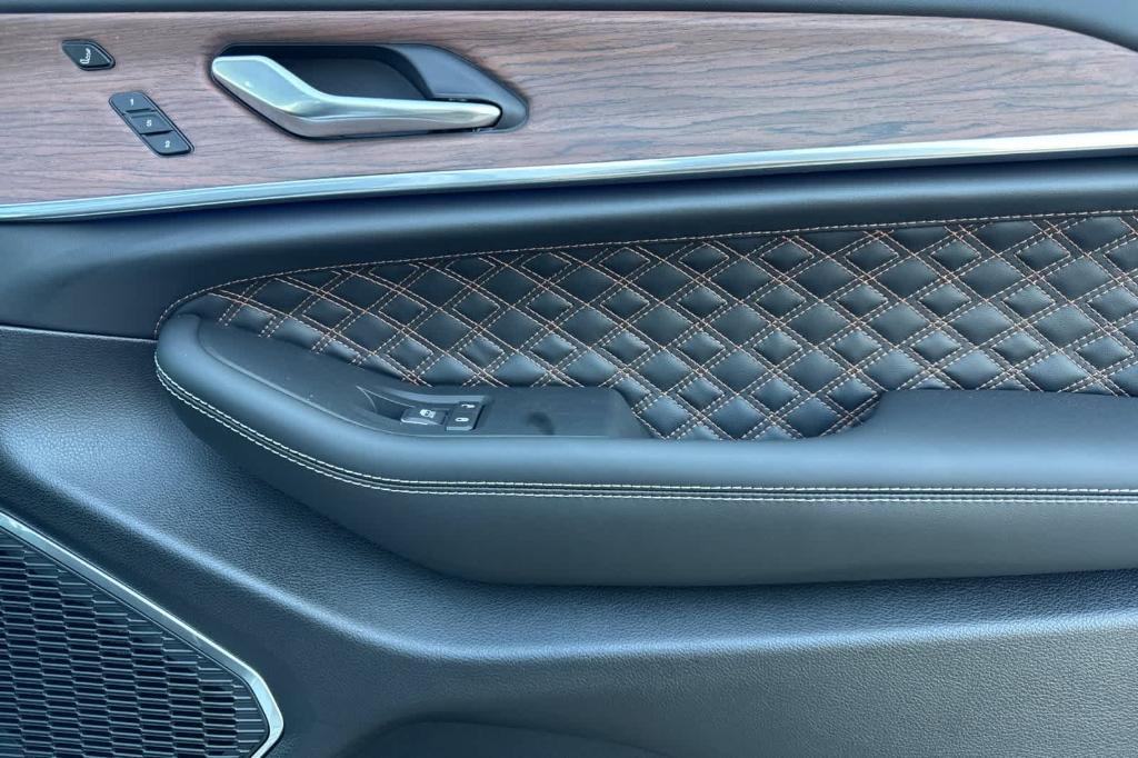 new 2025 Jeep Grand Cherokee car, priced at $55,897