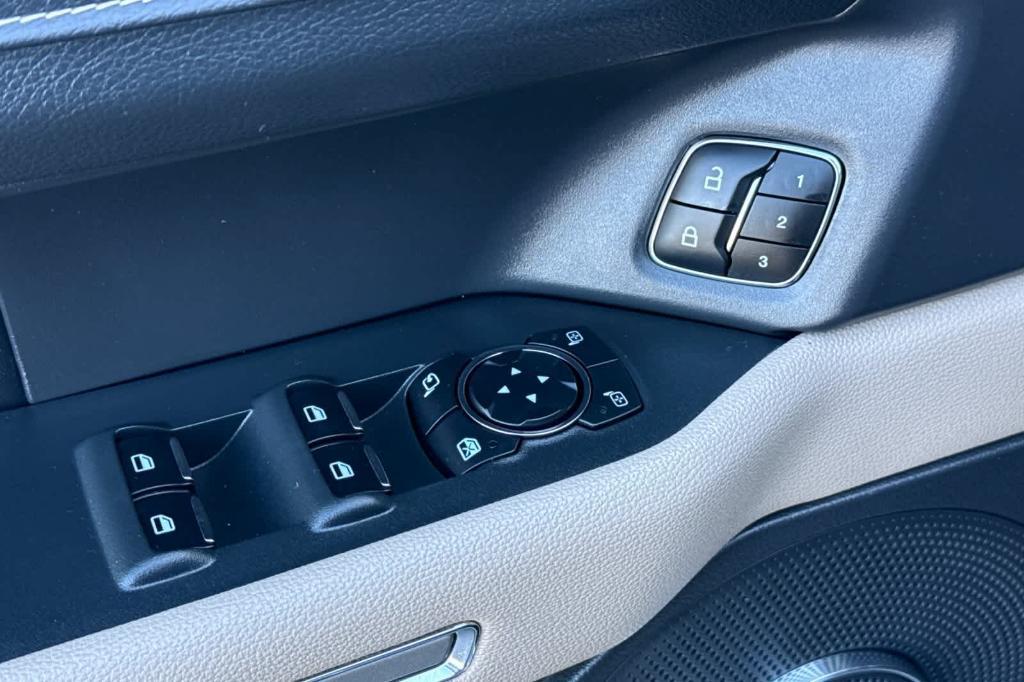 used 2023 Ford Expedition car, priced at $43,997