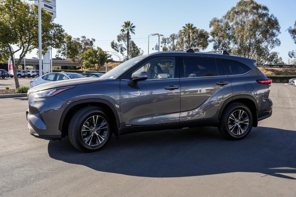 used 2020 Toyota Highlander Hybrid car, priced at $29,889